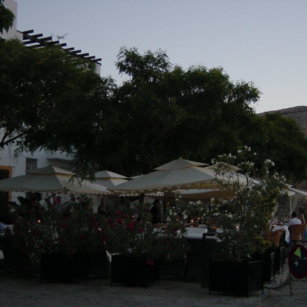 Plaza del Sol - Chilldown under the awnings - Delicatessen Near Me - Ibiza, PM