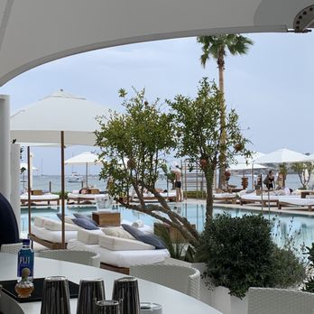 Nobu - Nice outdoor pool for a drink or when hunger strikes suddenly - Sushi Bars Near Me - Eivissa, PM
