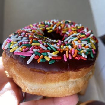 バンクシー Donuts(chocolate) エスタンプリトグラフ 9/150 Croissant Donut | RINGS DONUTS AND COFFEE, LLC