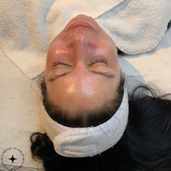 Illuminate Aesthetics - Her skin is screaming is RADIANCE & and I love that for her!
Want to achieve radiant glowing skin?!
Book an appointment today!