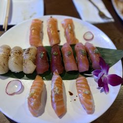 Yoshi Sushi Fusion - salmon, fatty salmon, scallops, tuna, fatty tuna