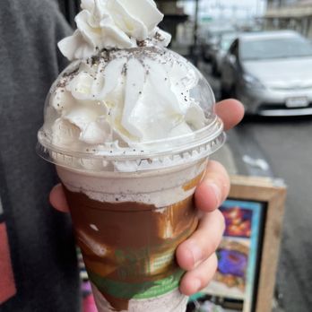 Makani's Magic Pineapple Shack - Cookies n cream shake - Juice Bars & Smoothies Near Me - Hilo, Hawaii