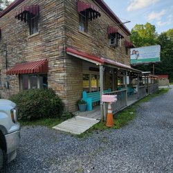 Crooked Road BBQ Company - Cute & cozy