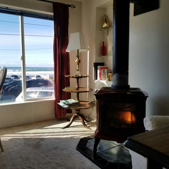 By the Waves Inn - So close to the beach. - Hotels Near Me - Lincoln City, Oregon
