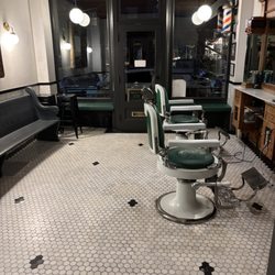 Barber and Brew - Inside