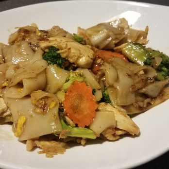 Tida Thai Cuisine - Pad see eaw with chicken - Thai Near Me - Virginia Beach, Virginia Tida Thai Cuisine - Pad see eaw with chicken - Thai Near Me - Virginia Beach, Virginia