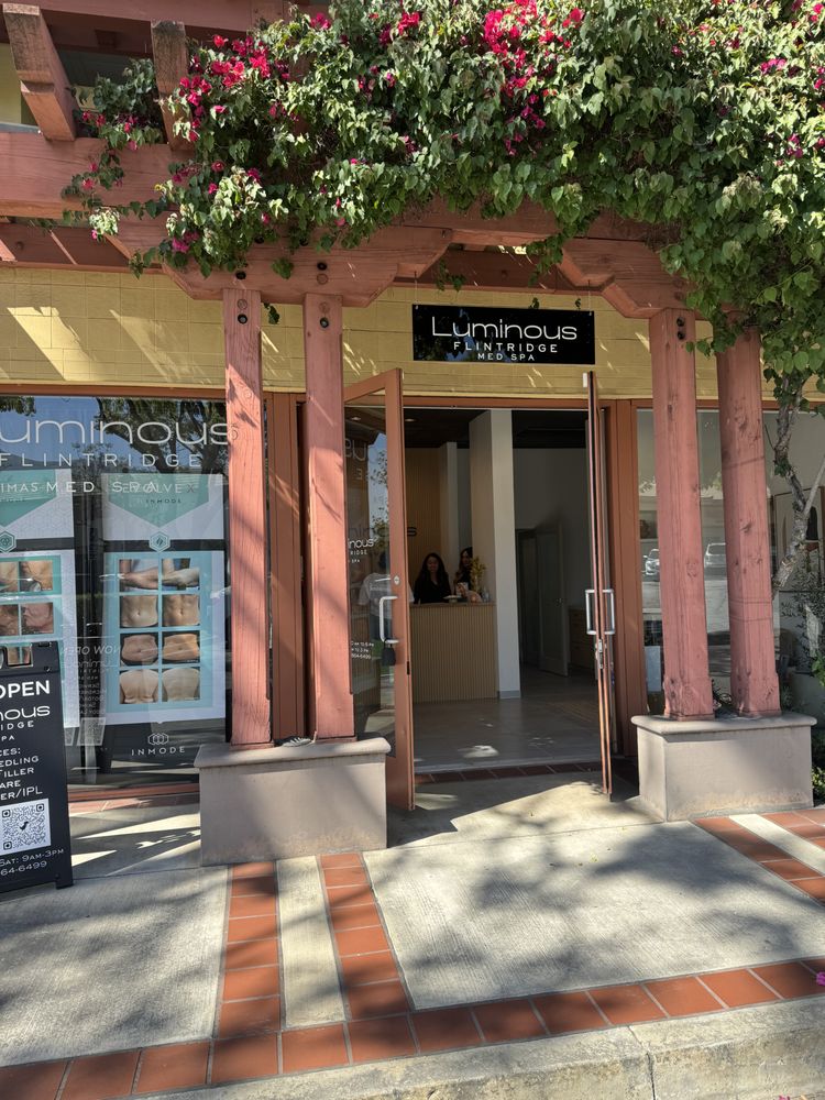 Luminous Flintridge Med Spa Logo