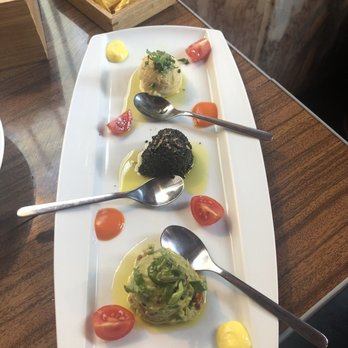 Agulha no Palheiro - Hummus, olive tamponade, and guacamole - Portuguese Near Me - Lisbon, 11 Agulha no Palheiro - Hummus, olive tamponade, and guacamole - Portuguese Near Me - Lisbon, 11