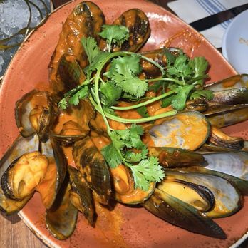 Herringbone Waikiki - Seafood Near Me - Honolulu, Hawaii