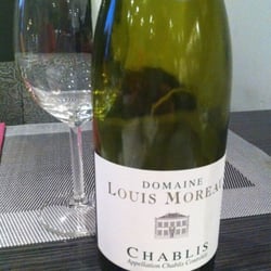 L'Ovale - We had a lovely bottle of Chablis with our dinner. Perfect!