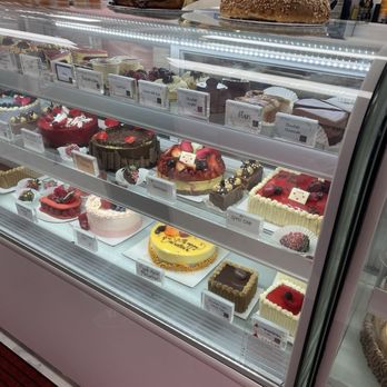 Bao's Pastry - Display case - Patisserie/Cake Shop Near Me - Valparaiso, Indiana