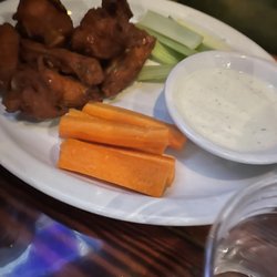 Patsy's Irish Pub - Buffalo Wings - tasted like frozen wings - 1 star