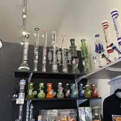 Smooth Vapes Hawaii - Bongs, Bong Cleaner, Dab Rigs, CBD gummies, Type C chargers