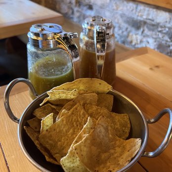 Quesadilla La Reyna Del Sur - Complimentary chips and salsa - Mexican Near Me - Chicago, Illinois