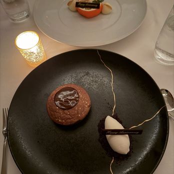 Turner's Cut - Chocolate soufflé tart and a crème fraiche cheesecake - Cocktail Bars Near Me - Houston, Texas