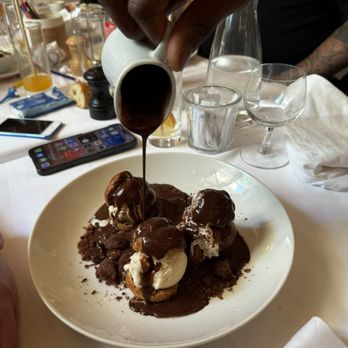 Au Pied de Cochon - Profiteroles - Seafood Near Me - Paris, 75 Au Pied de Cochon - Profiteroles - Seafood Near Me - Paris, 75