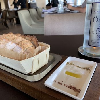 Cafe Gray Deluxe - complimentary bread - Bars Near Me - Hong Kong, HK