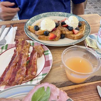 Jelly Bird Cafe & Bakery - Holiday French toast - Bakeries Near Me - Punta Gorda, Florida Jelly Bird Cafe & Bakery - Holiday French toast - Bakeries Near Me - Punta Gorda, Florida