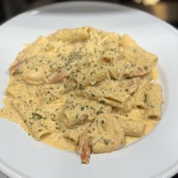 Tahvios BBQ - Smoked Crab & Shrimp Rigatoni Pasta
