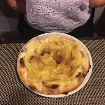 A Suliata - Molto buona la pizza con mele e cannella! Come dessert naturalmente ! - Restaurants Near Me - Bonifacio, 2A A Suliata - Molto buona la pizza con mele e cannella! Come dessert naturalmente ! - Restaurants Near Me - Bonifacio, 2A
