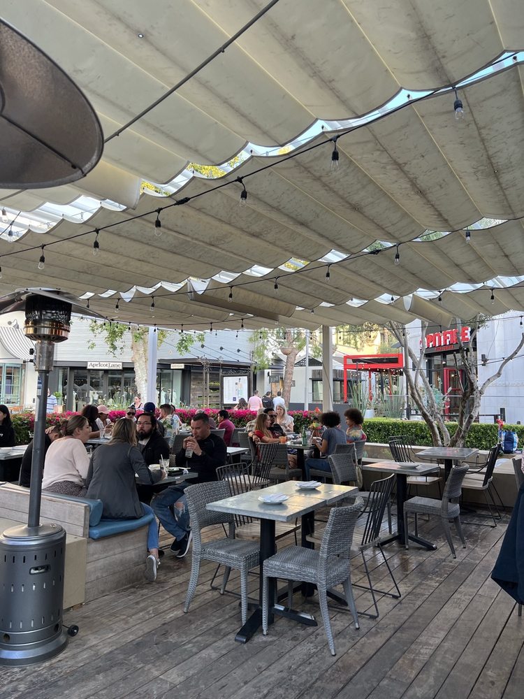 EMC Seafood & Raw Bar - Woodland Hills