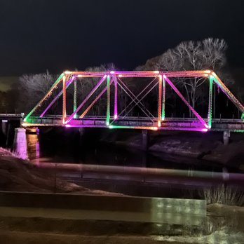 The Steamboat Inn - The bridge at Jefferson light fro Mardi Gras! - Bed & Breakfast Near Me - Jefferson, Texas The Steamboat Inn - The bridge at Jefferson light fro Mardi Gras! - Bed & Breakfast Near Me - Jefferson, Texas