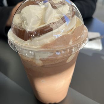 Amara Chocolate & Coffee - Iced Nutella Chocolate Milk - Coffee & Tea Near Me - Pasadena, California