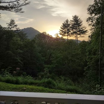 Settlers Mountain - Sunset view - Vacation Rentals Near Me - Bryson City, North Carolina
