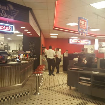 Steak ’n Shake - Our server was the one on the middle, who  was giggling and make fun of us with her other two co-workers. - Burgers Near Me - Miami, Florida