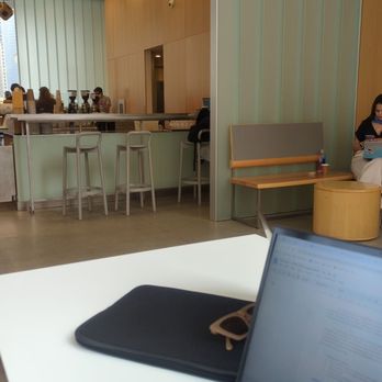 Blue Bottle Coffee - Wolf Point - Coffee & Tea Near Me - Chicago, Illinois