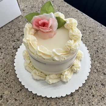 Cori's Cake Dreams - Banana Nutella buttercream cake - Custom Cakes Near Me - Honolulu, Hawaii