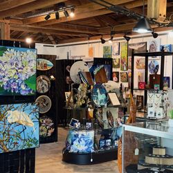 Rainbow Springs Art Gallery - Inside of the gallery