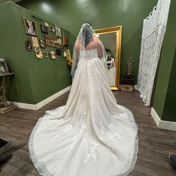 Lorien Bridal Boutique - Bridal Near Me - Glendale, California