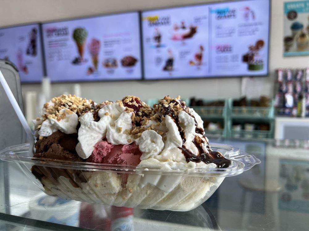 MAGGIE MOO’S ICE CREAM & TREATERY 42 Photos & 74 Reviews 15940