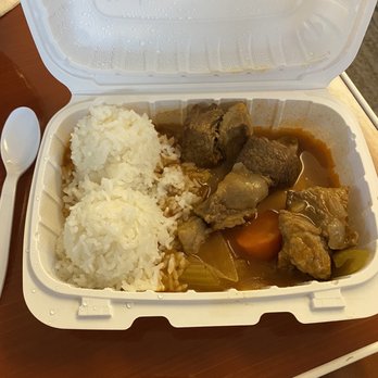 MW Restaurant - 18.00 Beef Stew plate!!! Container is half the size of a regular plate. - New American Near Me - Honolulu, Hawaii