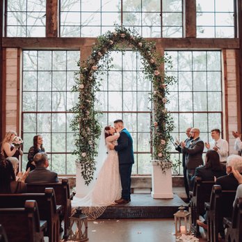 Big Sky Barn - Wedding Chapels Near Me - Montgomery, Texas