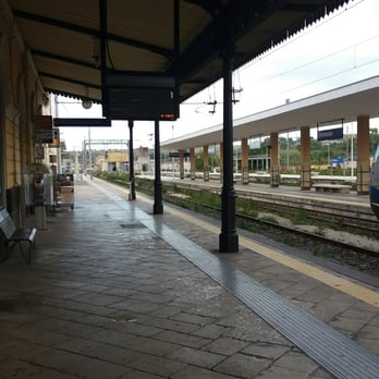 Stazione Centrale - Platform one - Train Stations Near Me - Syracuse, SR