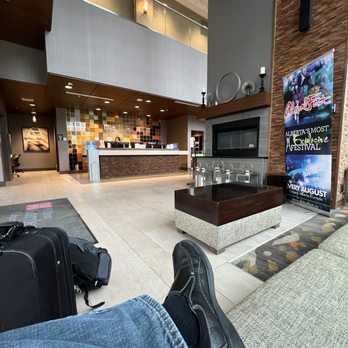 Hilton Garden Inn Calgary Downtown - Lobby - Hotels Near Me - Calgary, Alberta Hilton Garden Inn Calgary Downtown - Lobby - Hotels Near Me - Calgary, Alberta