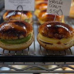 Cafe Dulce - Crème Brûlée Donut. 5/5