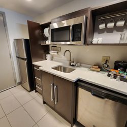Home2 Suites by Hilton Fort Worth Cultural District - Kitchen area