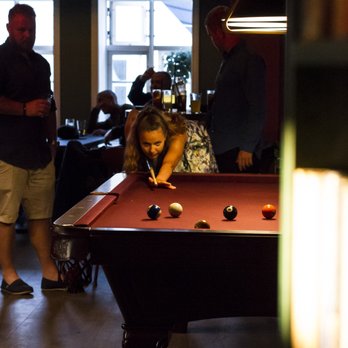 Salong Bar - Nothing beats beer, cocktails and a classic game of pool. - Cocktail Bars Near Me - Bergen, 12