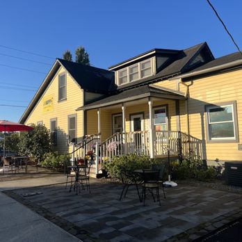 Le HAPPY Crêperie & Bar - the outside of the house - Creperies Near Me - Sandy, Oregon