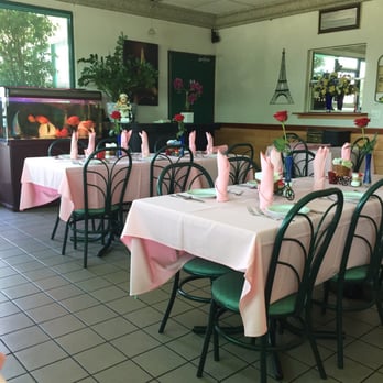 La Vie - Very pleasant atmosphere, easy-going and unpretentious, unless you object to the pink :-) - French Near Me - Rosemead, California