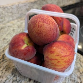 Isom's Orchard - Fresh peaches! Eat a peach! - Farmers Market Near Me - Athens, Alabama