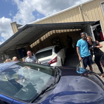 Eagle Collision Center - Tony and team helping ladies as they travel back to Kentucky. - Body Shops Near Me - Madison, Alabama Eagle Collision Center - Tony and team helping ladies as they travel back to Kentucky. - Body Shops Near Me - Madison, Alabama