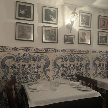 Parreirinha de Alfama - Fado Houses Near Me - Lisbon, 11