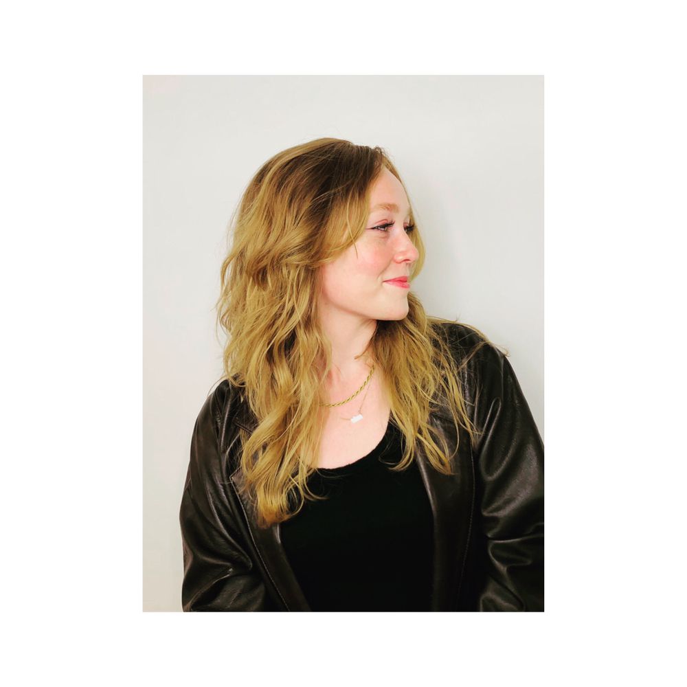 letícia damião Logo