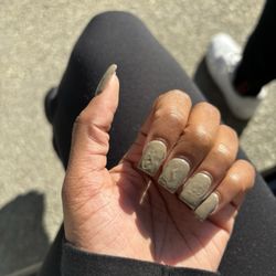 Nails 4 U - Smh