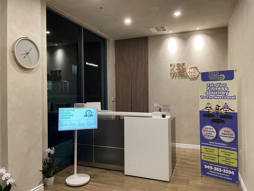 720 Jumping Fitness Logo