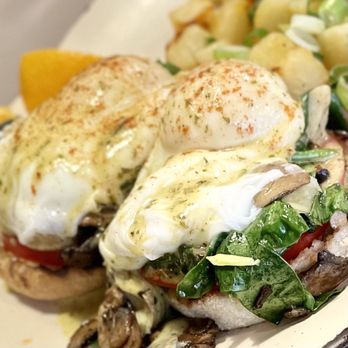 Egg Harbor Café - Farmer's Market Benedict - Breakfast & Brunch Near Me - Lake Forest, Illinois